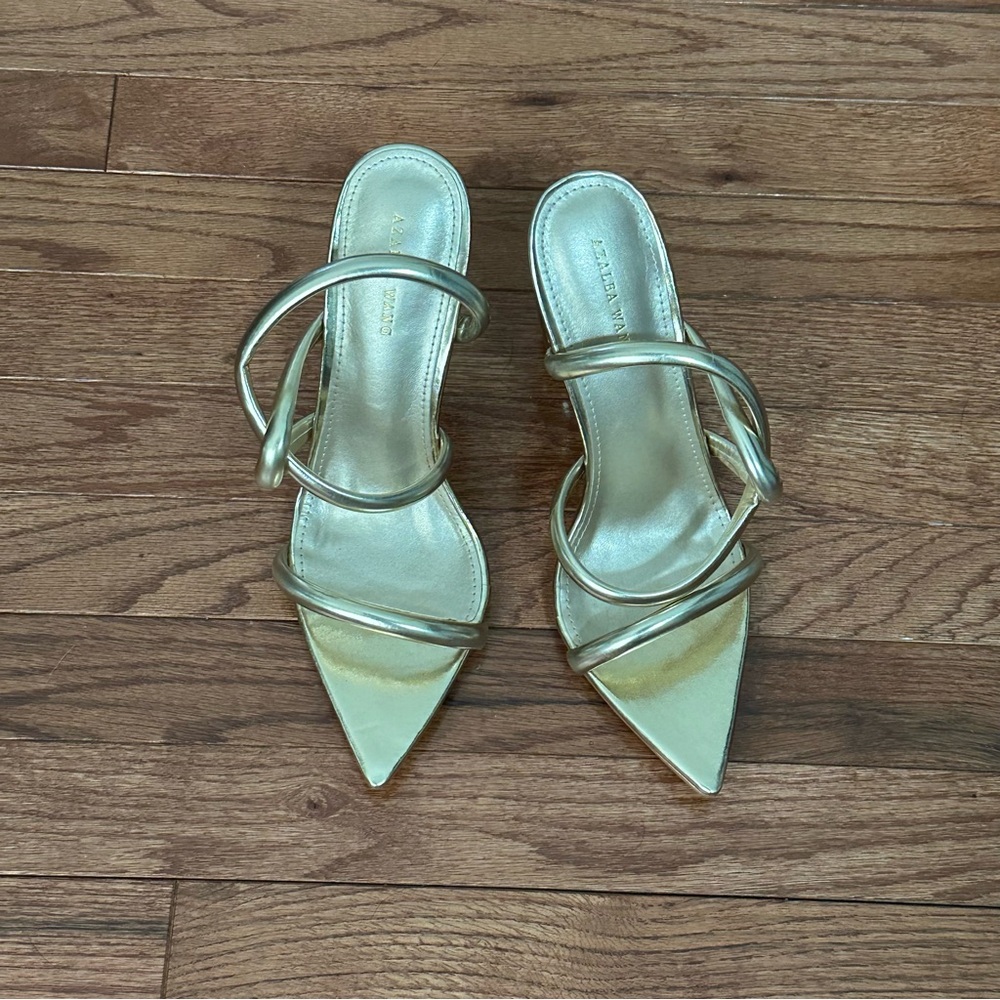 Gold High Heeled Sandals with Pointed Toe and Thin Straps